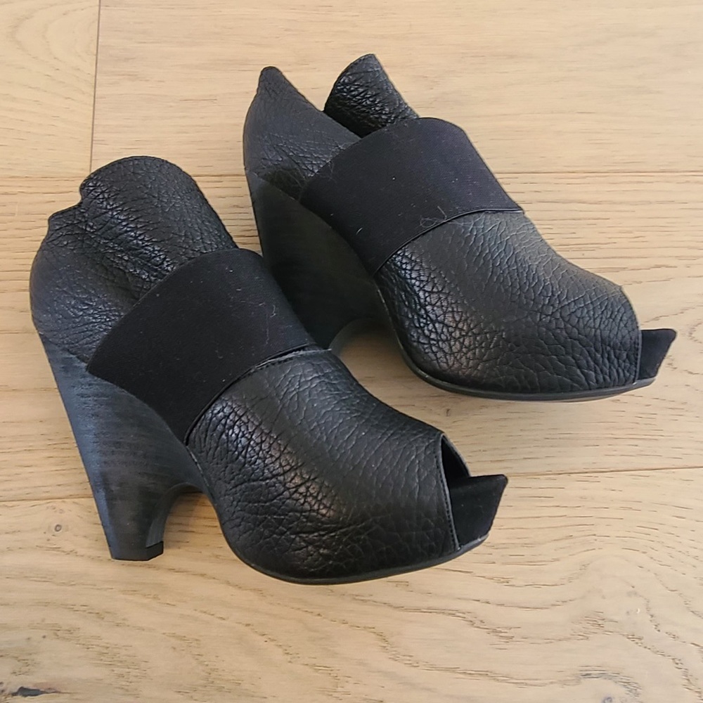 Leather platform open toed